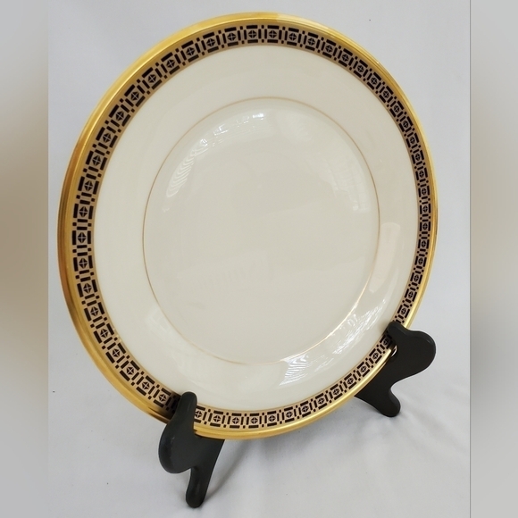 RARE and Discontinued Lenox Tudor Dinner Plate - Picture 3 of 5